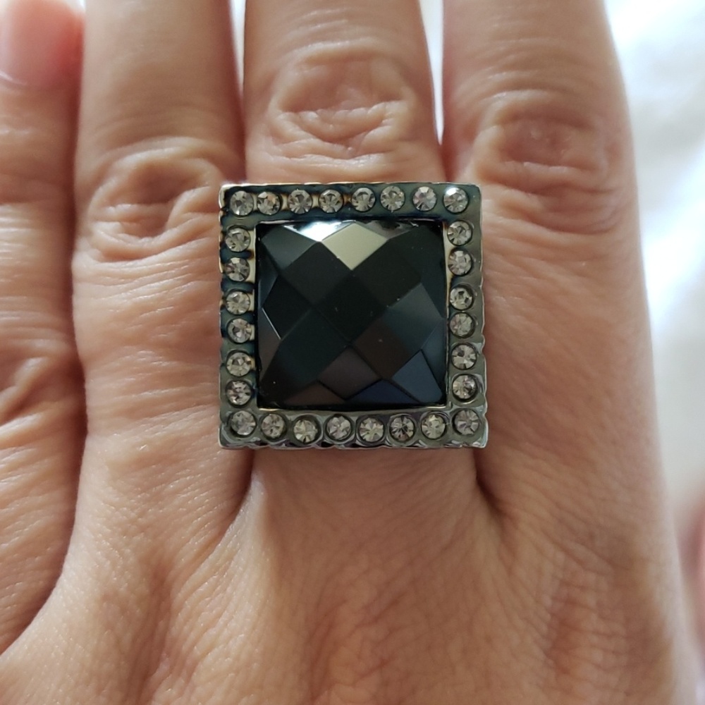 Ring - Picture 1 of 5